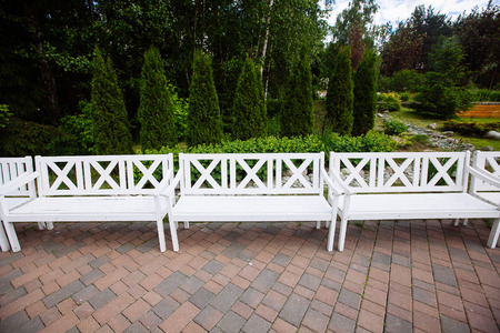 Row of White Wooden Benches in the parkの写真素材