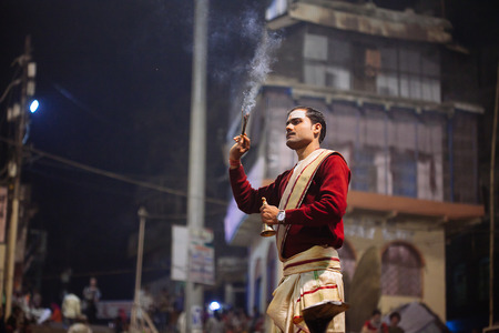 VARANASI, INDIA- 23 JANUARY 2017 : A Hindu priest performs the Ganga Aarti ritual in Varanasi. Fire puja is a Hindu ritual that takes place at Dashashwamedh Ghat on the banks of the river Gangesのeditorial素材