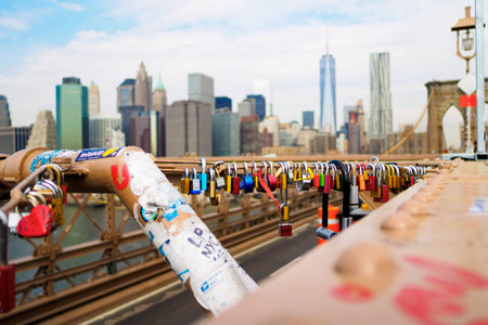 A closeup to Love Lock at Brooklyn Bridge, New Yorkのeditorial素材