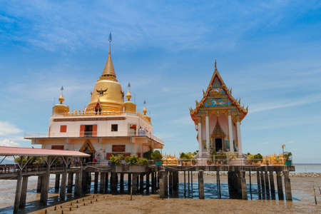 Wat Hong Thong located nearby the seaの写真素材