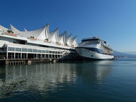 Cruise ship in the port of Vancouverの写真素材
