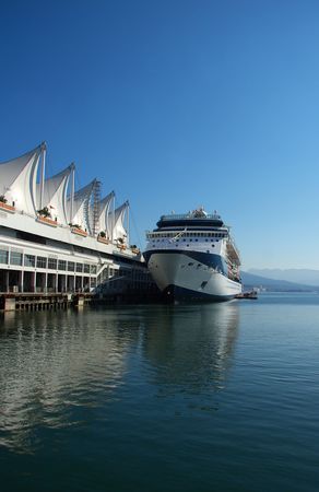 Cruise ship in the port of Vancouverの写真素材