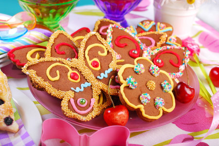 butterfly and flower shaped gingerbread cookies for summer party