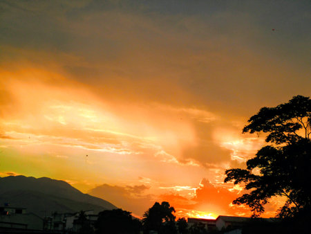 Landscape of the sky at dusk with its colors and shadows, in Rio de Janeiro.の写真素材