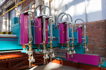 machine for cutting metal in a modern plant