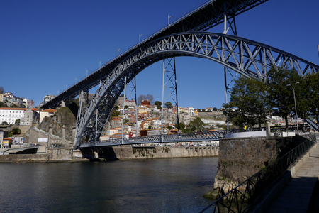 Luis 1 Bridge over Riverv Douro, Porto, Portugalの写真素材
