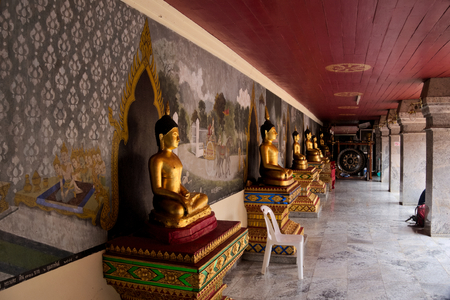 Golden Buddha statues at Wat Doi Sethep, Chiang Mai, Thailand.のeditorial素材