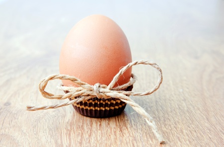 An image of a big easter egg on a tableの写真素材