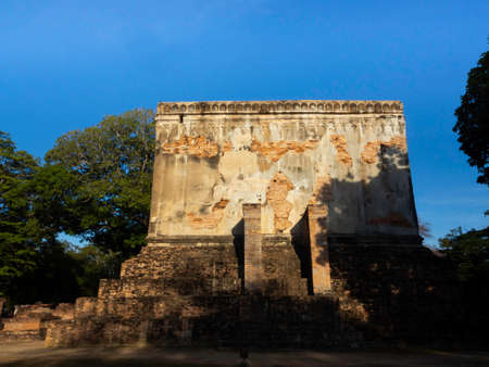 The beautiful huge ancient old church with landscape at Wat Sri Chum Temple, in at Sukhothai Historical Park, a UNESCO World Heritage Site in Thailand.のeditorial素材