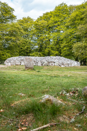 An exceptionally well-preserved Clava cairn, a form of Bronze Age burial monument dating back around 4,000 years, located near Inverness, Scotland.の写真素材