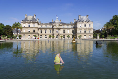 Traditional small wooden sailing boat in the pond of park Jardin du Luxembourg, Paris, Franceの写真素材