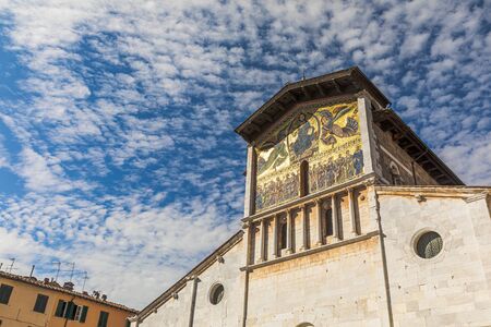 Basilica di San Frediano in Lucca, Italy. Old cozy street in Lucca, Italy. Lucca is a city and comune in Tuscany. It is the capital of the Province of Luccaの写真素材