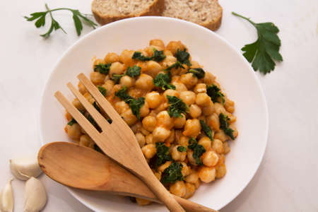bowl of cooked chickpeas with spinach closeup viewの写真素材