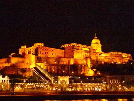 the castle in prague at night from the riverのeditorial素材