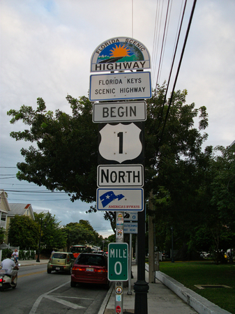 the begin from the florida keys highway signのeditorial素材