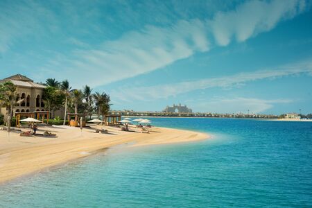 Beach on the Palm with Atlantis in Background - Dubai 23.09.2017 - Tomasz Ganclerz Dubai Palmのeditorial素材