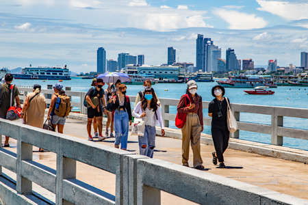 bali hier pear Pattaya districht chonburi Thailand people come back from Koh Larn by ferryboat November 2020のeditorial素材