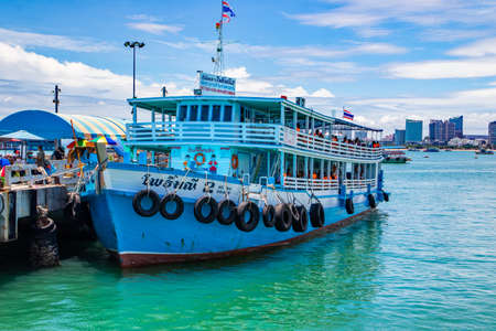 bali hier pear Pattaya districht chonburi Thailand people come back from Koh Larn by ferryboat November 2020のeditorial素材