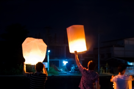 CHONBURI, THAILAND - NOVEMBER 28: Two people holding a flying fire lantern to celebrate the Loy Krathong festival. November 28, 2012 in Hua Hin, Thailand.のeditorial素材