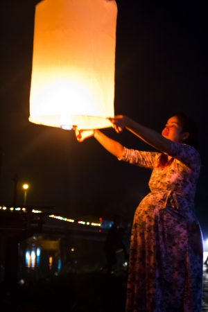 CHONBURI, THAILAND - NOVEMBER 28: Two people holding a flying fire lantern to celebrate the Loy Krathong festival. November 28, 2012 in Hua Hin, Thailand.のeditorial素材