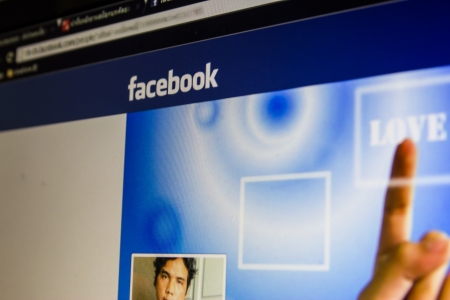 Thailand -24 is February  : face book be community network that a Thai likes to play last highly since  a child until old people is a place where has narcotic trading until every kind goods , at 24 February 2013 Thailandのeditorial素材