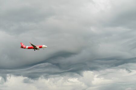 LOEI , THAILAND-OCTOBER 09 2015 : 9M-AQR Airbus A320-200 of Airasia. Landing to Loei airport from Bangkok , Thailand.のeditorial素材