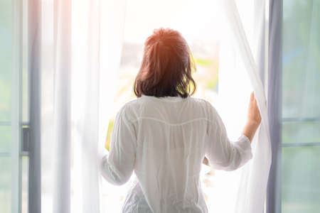 Girl, wake up and open the curtains in the morning to get fresh air.
