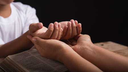 Children praying with mother at home, family pray together, online group worship, World Day of Prayer, international day of prayer, hope, gratitude, thankful, trustの写真素材