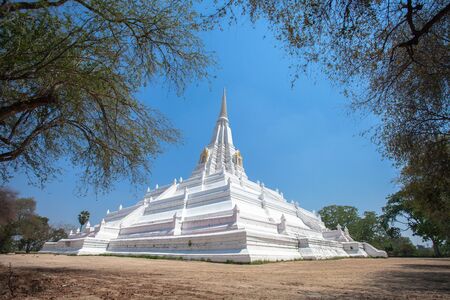 the great chedi in Ayutthaya period was built to celebrate the victory of King Naresuan over the Burmese.の写真素材