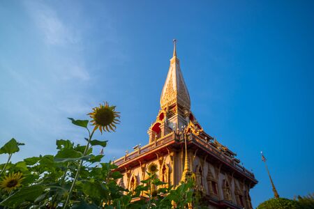 Chalong pagoda in blue sky. Wat Chalong is the largest and most revered in Phuket.
all tourists like to visit Chalong temple.The beautiful temple complex was built in Thai East style
の写真素材
