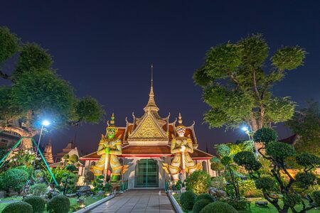 Large illuminated temple Wat Arun after sunset seen accross river Chao Phraya Bangkok, Thailand
golden Buddha in side temple Wat Arun the biggest and tallest pagoda in the worldの写真素材