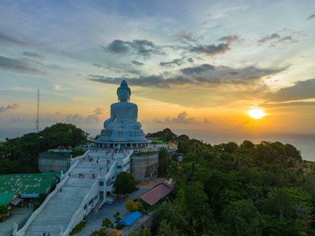 aerial view around Phuket big Buddha in beautiful sunset.
360 degree view on Phuket big Buddha viewpoint.
image for travel and religious ideas.
smooth cloud in stunning sky backgroundの写真素材