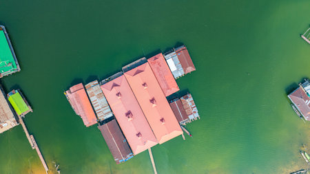 A bird's eye view of the village along Doi Tao Lake. Rafts scattered on the calm water are both restaurants and houses welcoming tourists.の写真素材