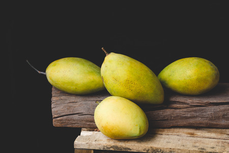 Ripe mangoesの写真素材