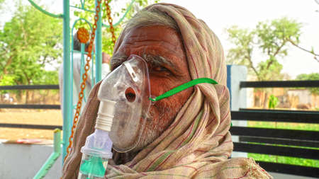 30 April 2021, Jaipur, Rajasthan, India. Selective focus on Oxygen mask or inhalation Cannula with liquid Oxygen supply. Liquid breathing mask closeup shot view.のeditorial素材