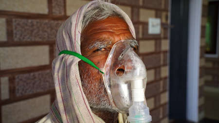 30 April 2021, Jaipur, Rajasthan, India. Selective focus on Oxygen mask or inhalation Cannula with liquid Oxygen supply. Liquid breathing mask closeup shot view.のeditorial素材