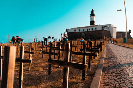 Salvador, Bahia, Brazil - October 01, 2021: Crosses fixed to the ground in honor of those killed by Covid-19 at Farol da Barra in Salvador, Bahia, Brazil.のeditorial素材