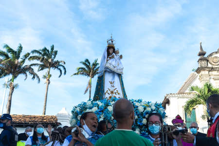 Salvador, Bahia, Brazil - December 31, 2021: Faithful carrying the andor with the image of Our Lady at the Catholic festival of Boa Viagem. Salvador, Bahia, Brazil.のeditorial素材