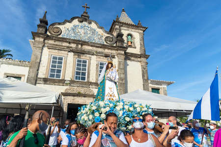 Salvador, Bahia, Brazil - December 31, 2021: Faithful carrying the andor with the image of Our Lady at the Catholic festival of Boa Viagem. Salvador, Bahia, Brazil.のeditorial素材