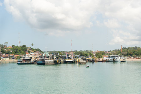 Vera Cruz, Bahia, Brazil - September 11, 2022: View of the sea from the Itaparica maritime terminal, in Vera Cruz, Bahia.のeditorial素材