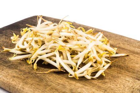 Pile of bean sprout on wooden chopping boardの写真素材
