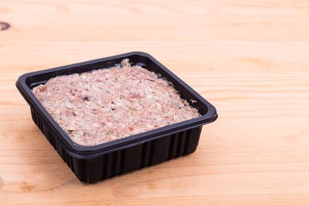 Convenient nutritious packaged delicious minced raw meat dog food in tub
