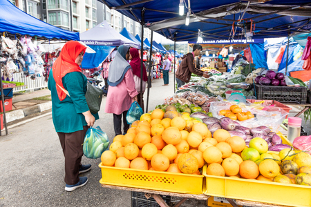 CAMERON HIGHLANDS, MALAYSIA, APRIL 6, 2019: Tourists and shoppers shopping fresh agriculture produce from street stalls market, popular tourism activity.のeditorial素材