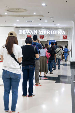 KUALA LUMPUR, MALAYSIA, July 16, 2021: People queing to be admitted to the vaccine center at World Trade Centre for their Covid-19 vaccination, under the national vaccination programのeditorial素材