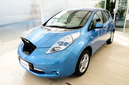 BANGKOK - JANUARY 19: Nissan Leaf, electronic power car from Nissan motor, being displayed at 6th BOI FAIR 2012 during January 6-22, 2012 in Bangkok, Thailand.  のeditorial素材