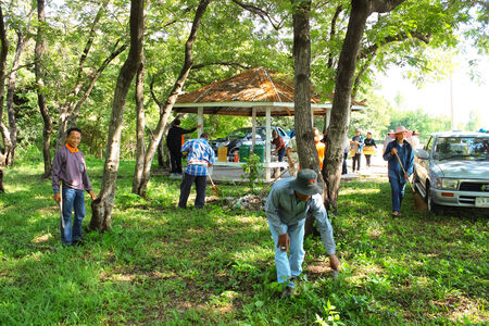 MAHASARAKHAM,THAILAND - SEPTEMBER 19 : Teachers and students together to clean the park on September 19,2014 in Mahasarakham,Thailandのeditorial素材