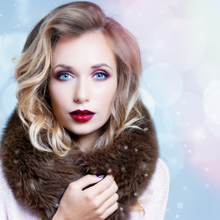 Winter Woman in Luxury Fur Coat. Beauty Fashion Model Girl in Blue Fox Fur Coat. Perfect Makeup, accessories and hairstyle. Beautiful Luxury Winter Ladyの写真素材