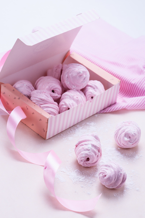 Berry marshmallow in a gift box on a pink background.の写真素材
