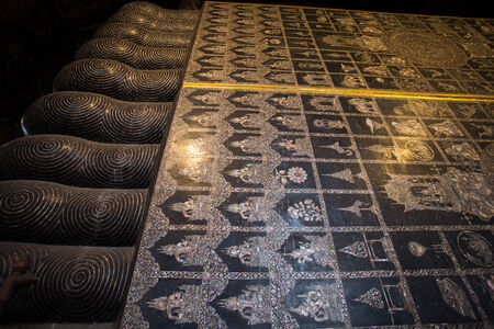 Bangkok - 28 September 2014: Photo walk and tourism at Wat Pho the thai temple in Bangkok Is a famous And has been popular with tourists the world over.のeditorial素材