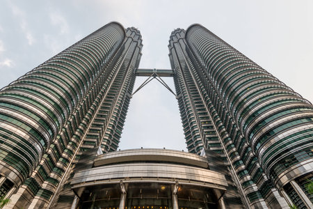 Petronas Twin Towers in Kuala Lumpur. Petronas Twin Towers were the tallest buildings (452 m) in the world from 1998 to 2004.のeditorial素材